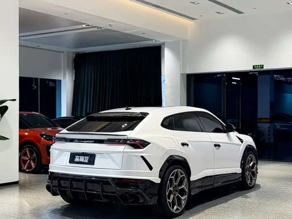 Lamborghini Urus — фото 6