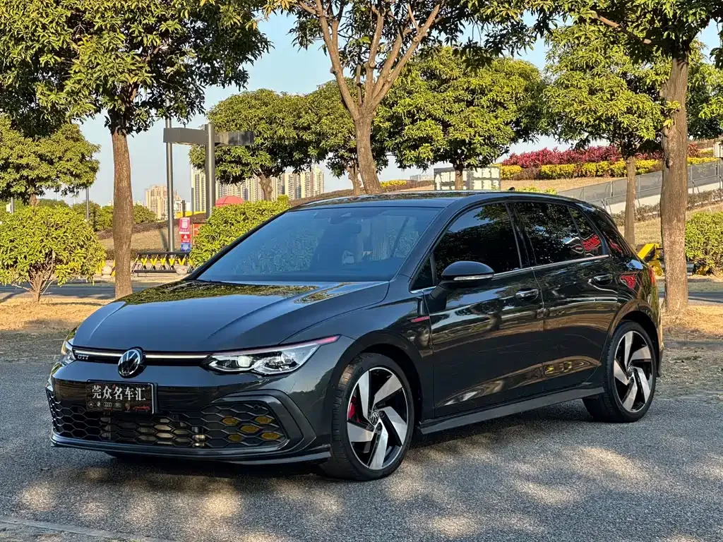 Volkswagen Golf GTI — фото 1