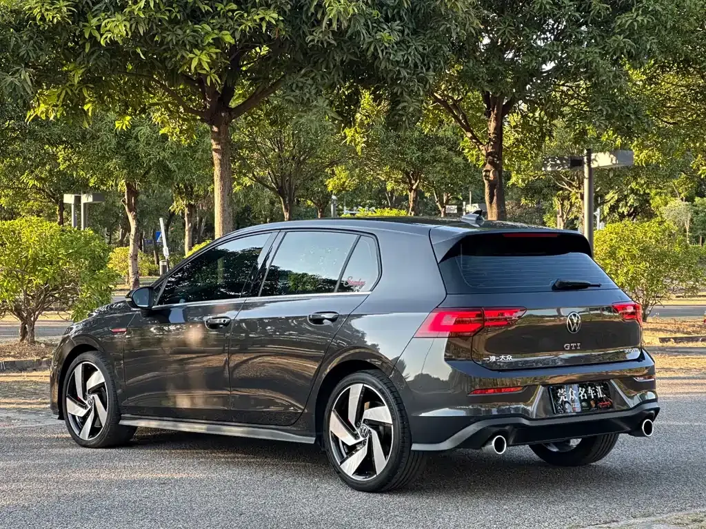 Volkswagen Golf GTI — фото 7