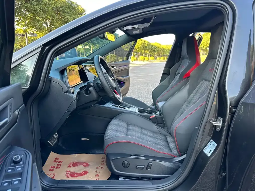 Volkswagen Golf GTI — фото 6
