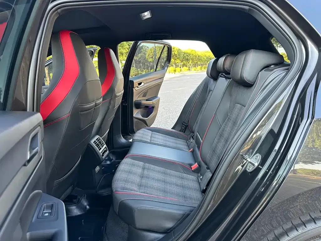 Volkswagen Golf GTI — фото 2
