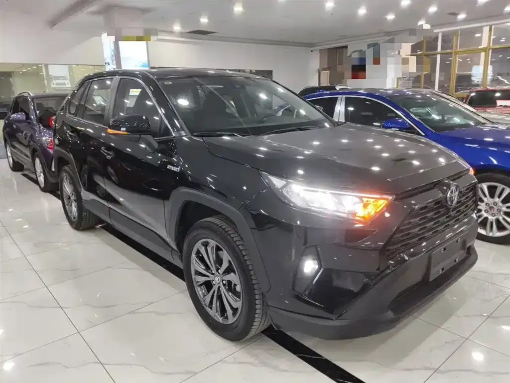 Toyota RAV4 — фото 10
