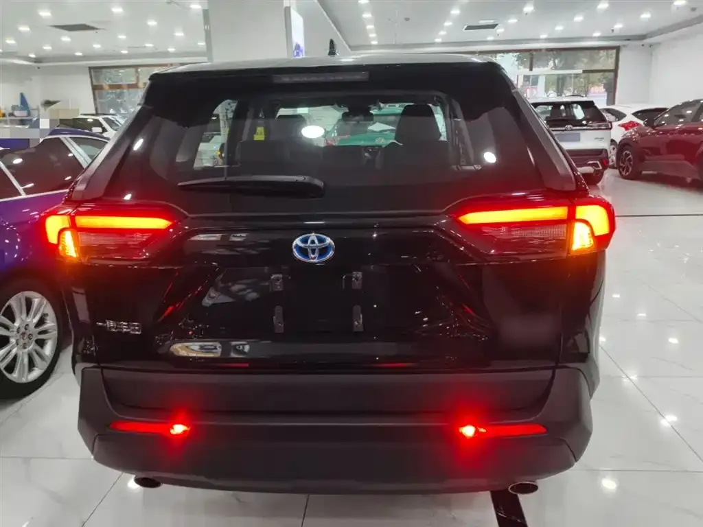 Toyota RAV4 — фото 7