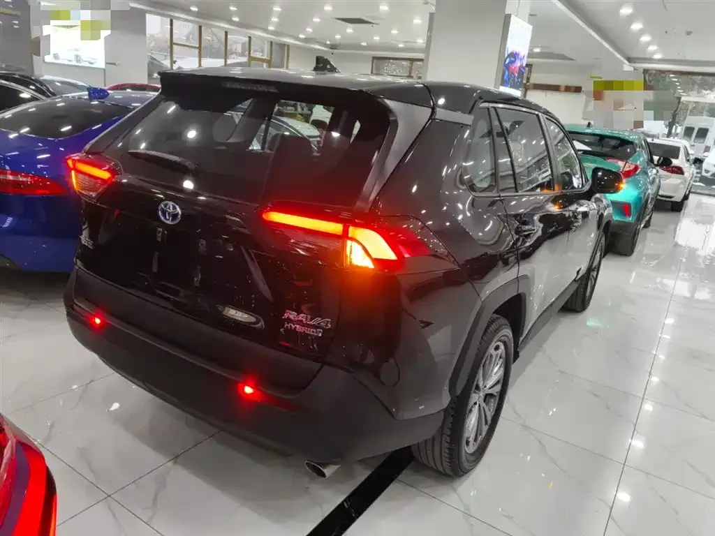 Toyota RAV4 — фото 2