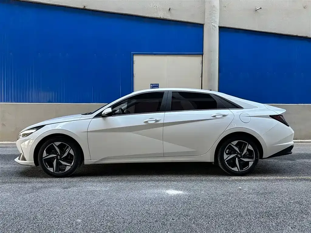 Hyundai Elantra — фото 7
