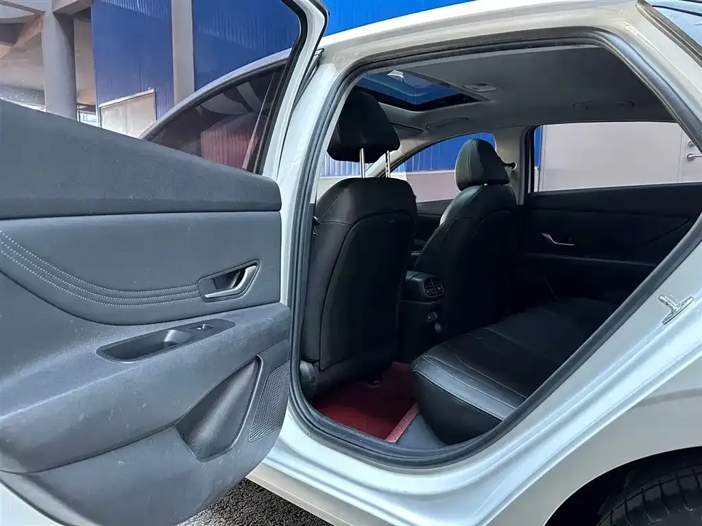 Hyundai Elantra — фото 3