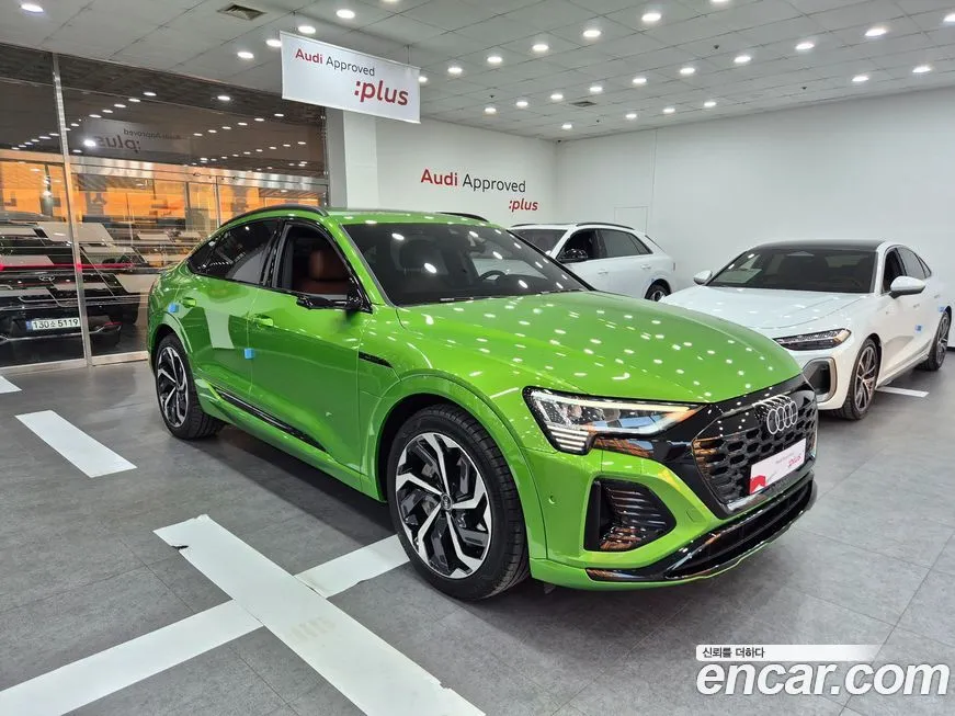 Audi Q8 e-tron — фото 1