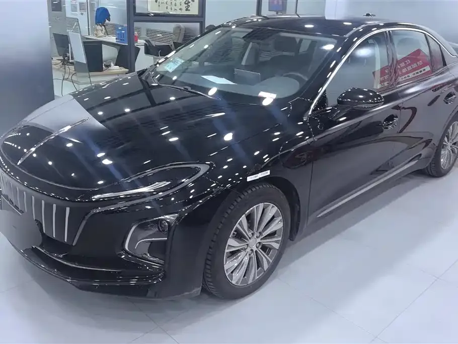 Hongqi E-QM5 — фото 1