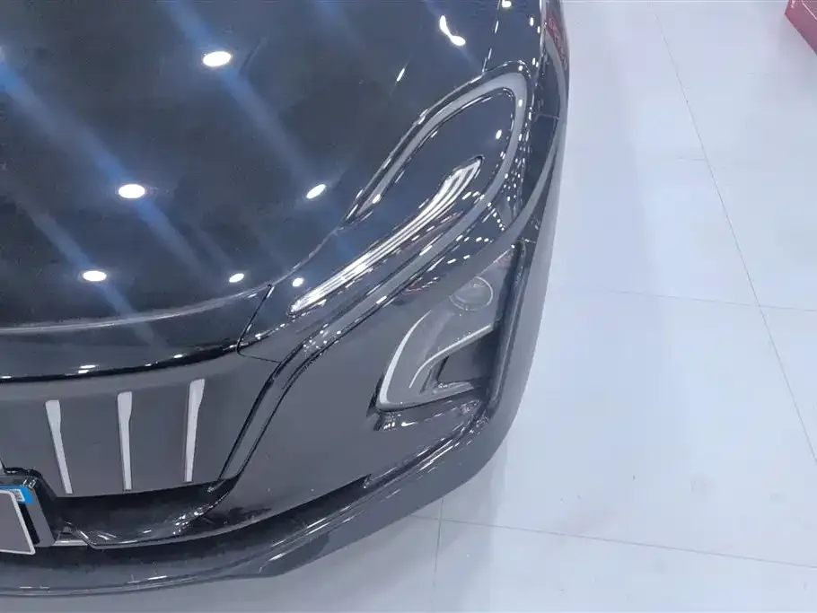 Hongqi E-QM5 — фото 3