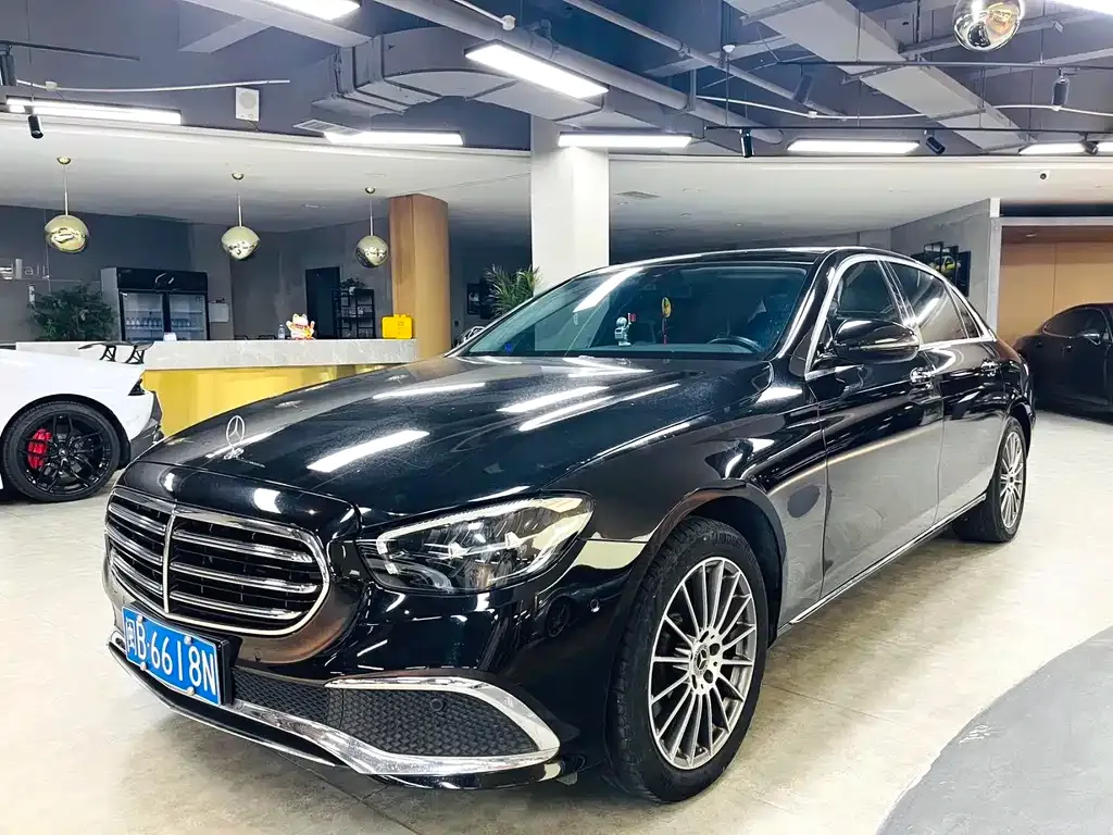 Mercedes-Benz E-Class — фото 1
