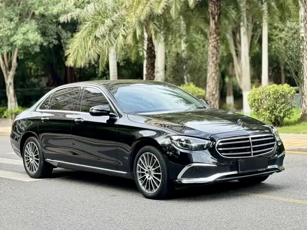 Mercedes-Benz E-Class — фото 1