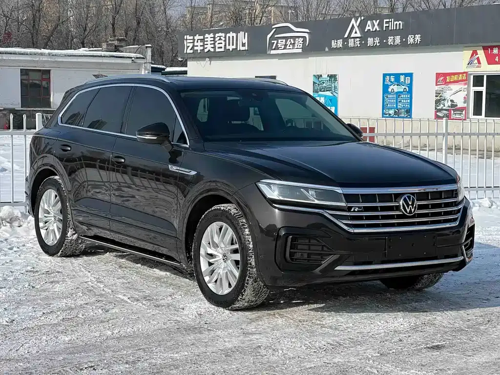 Volkswagen Touareg — фото 9