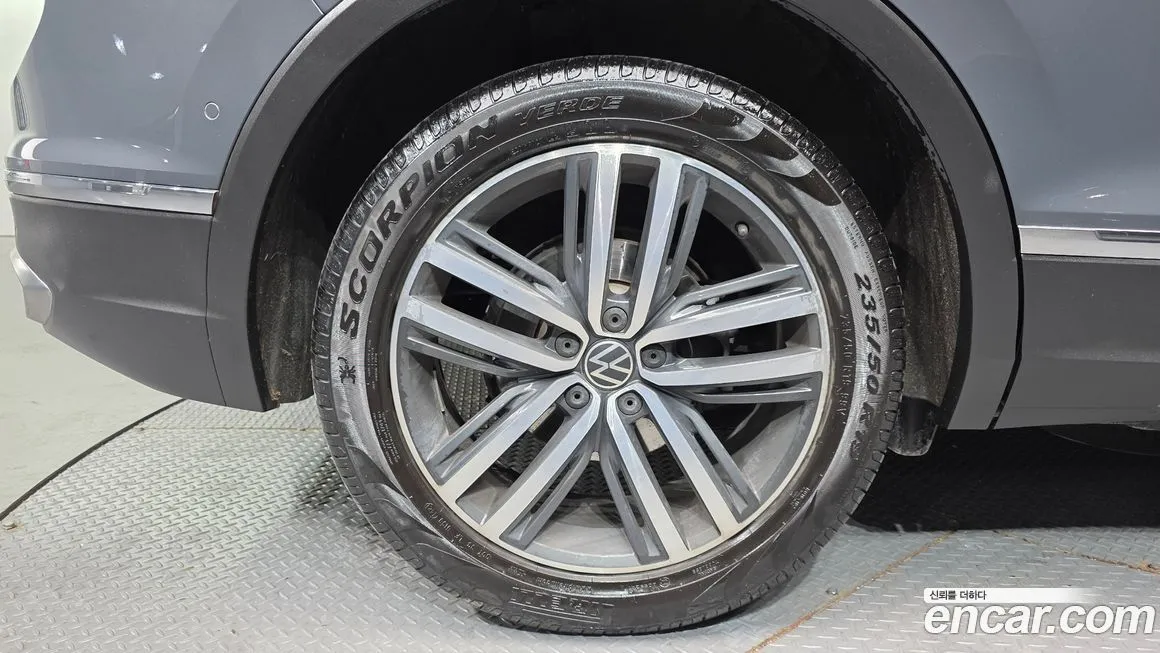 Volkswagen Tiguan — фото 8