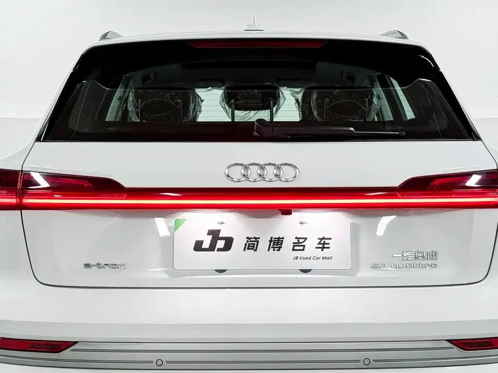 Audi e-tron — фото 8