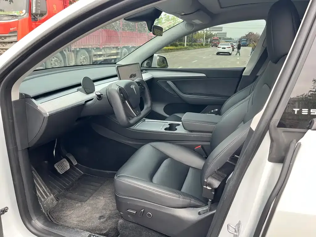 Tesla Model Y — фото 4