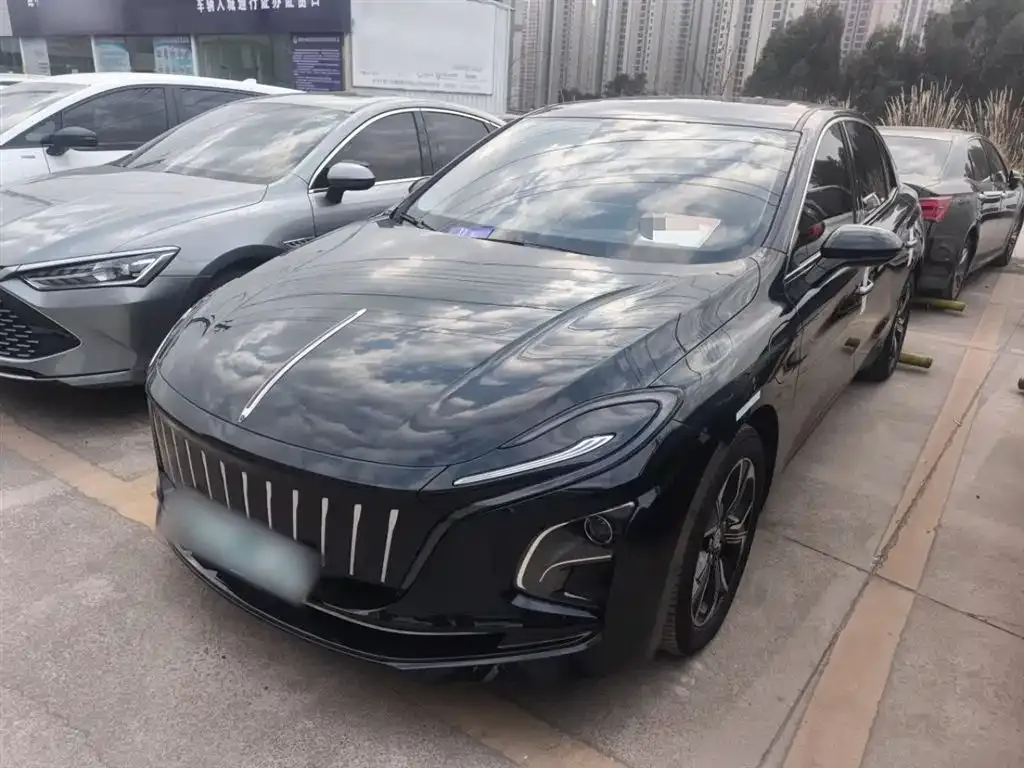 Hongqi E-QM5 — фото 3