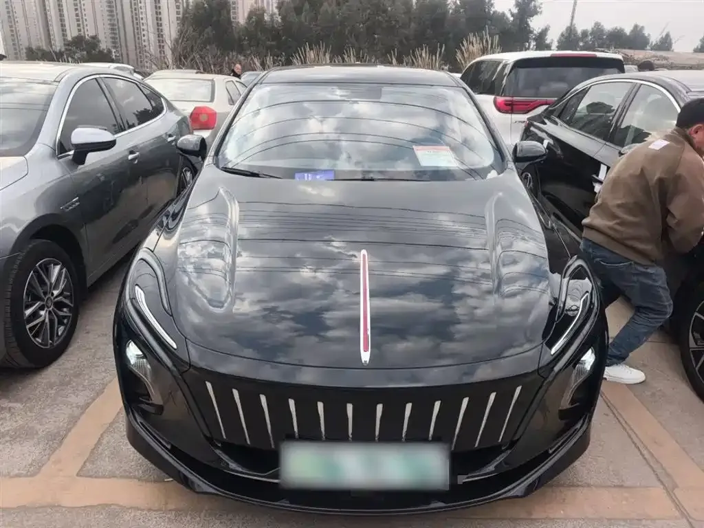 Hongqi E-QM5 — фото 4