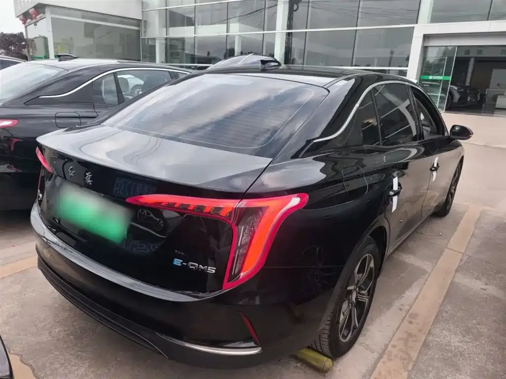 Hongqi E-QM5 — фото 8