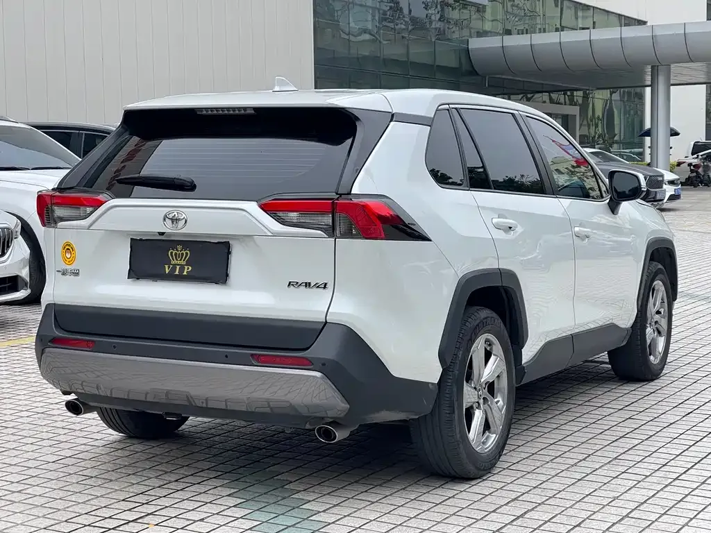 Toyota RAV4 — фото 2