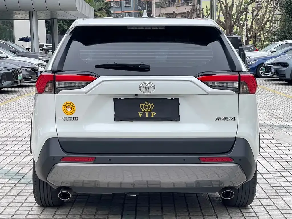 Toyota RAV4 — фото 5
