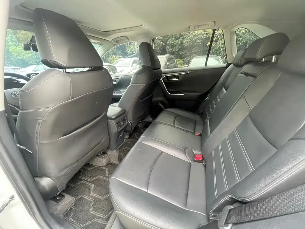 Toyota RAV4 — фото 4