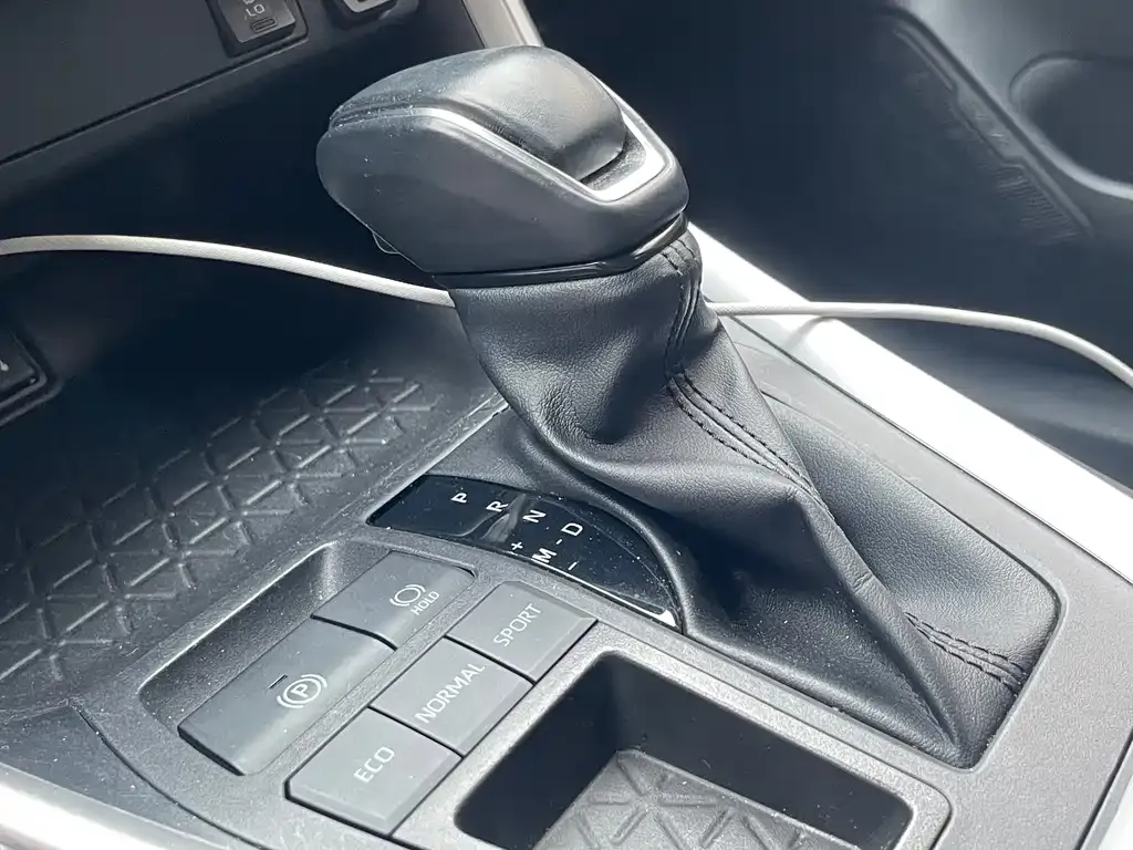 Toyota RAV4 — фото 8