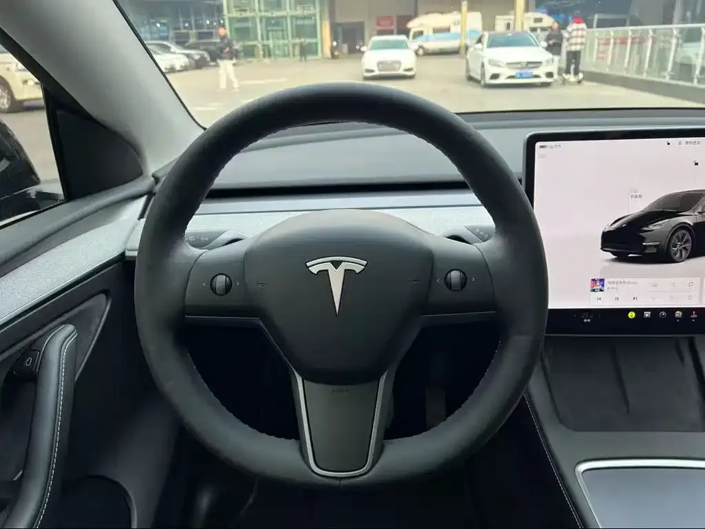 Tesla Model Y — фото 3