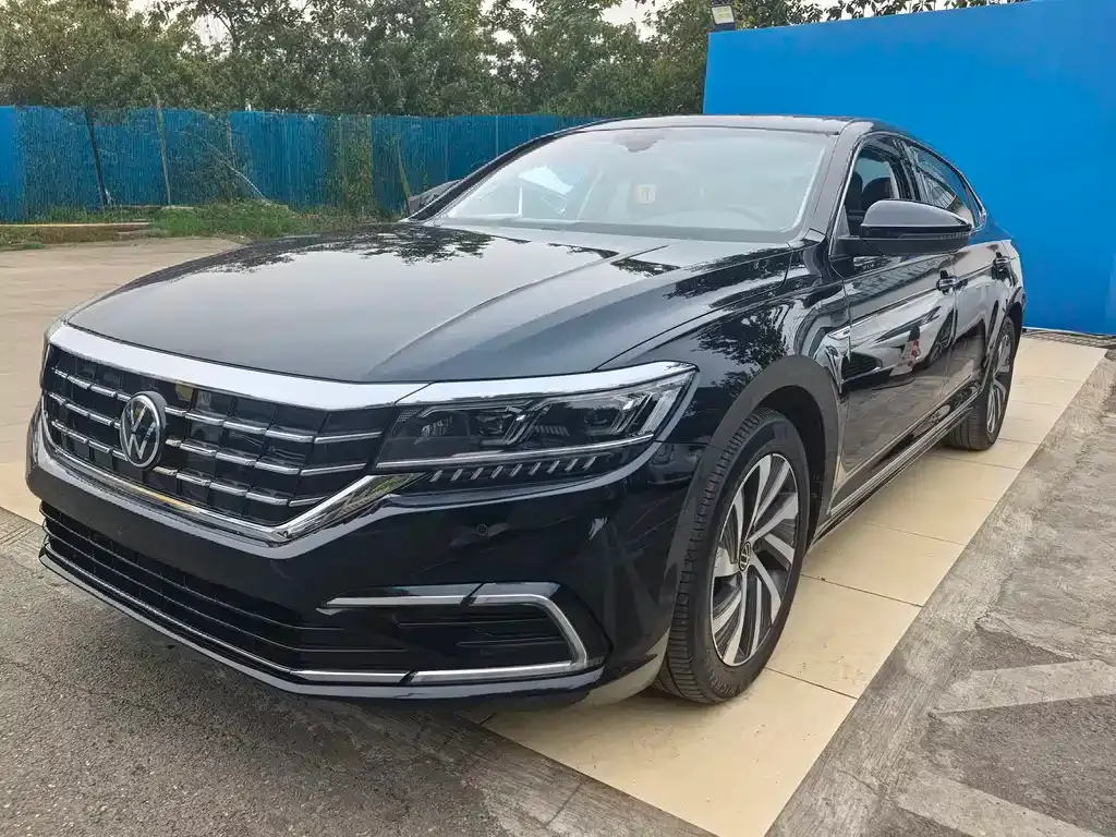 Volkswagen Passat New Energy — фото 1