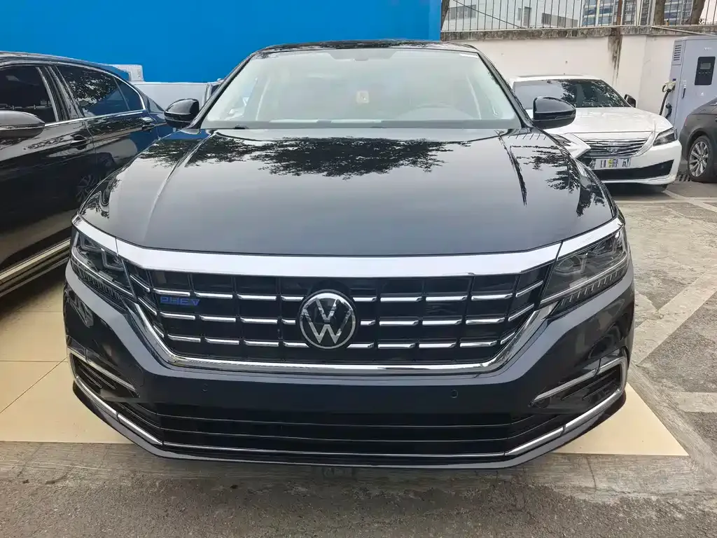 Volkswagen Passat New Energy — фото 10