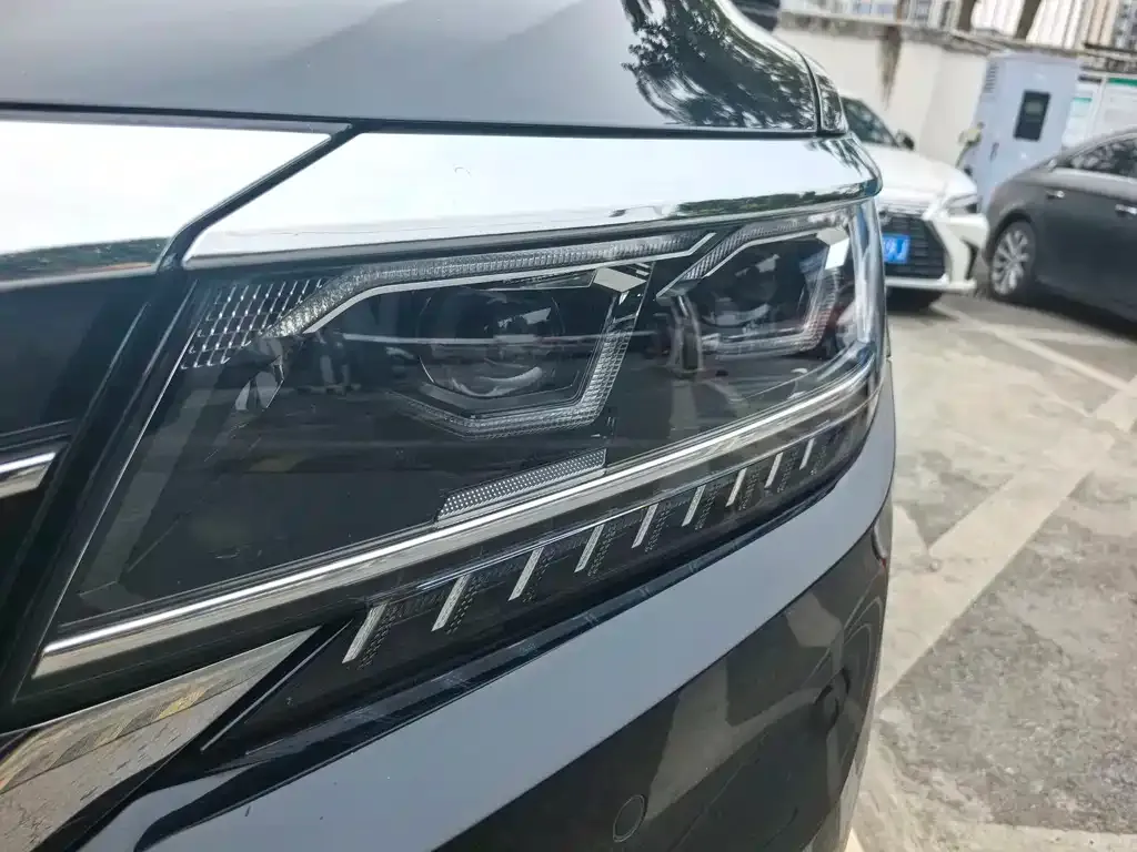 Volkswagen Passat New Energy — фото 3