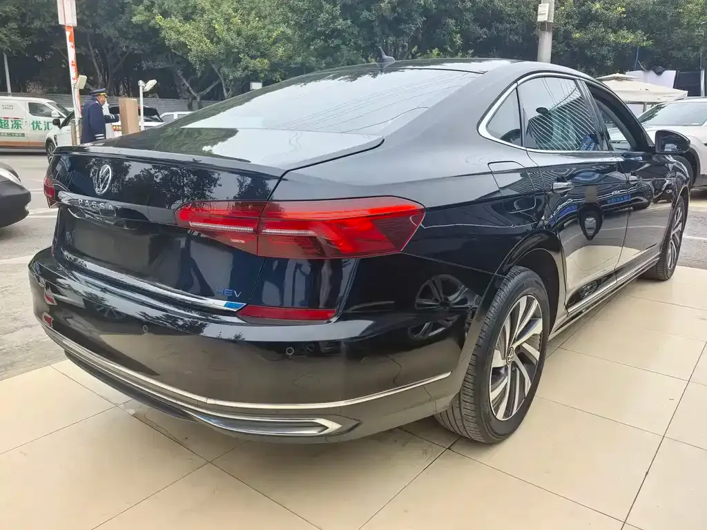 Volkswagen Passat New Energy — фото 6