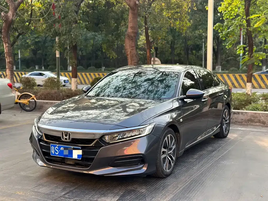 Honda Accord — фото 1