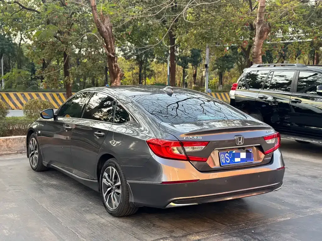 Honda Accord — фото 10