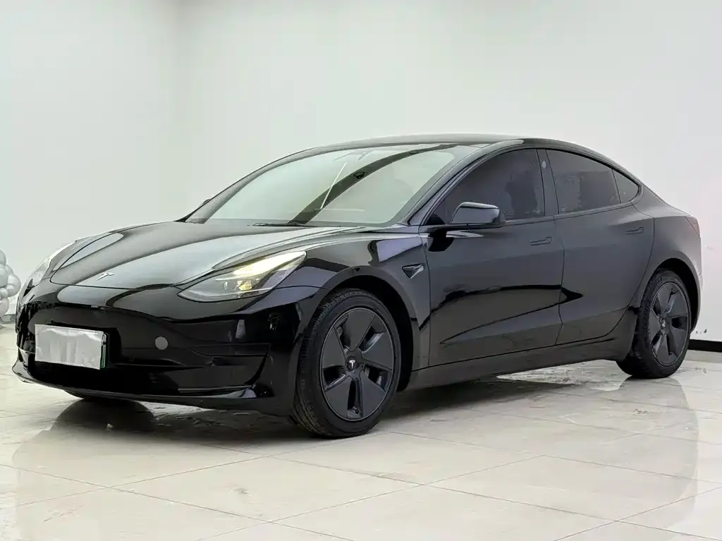 Tesla Model 3 — фото 1