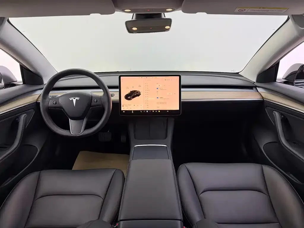 Tesla Model 3 — фото 4