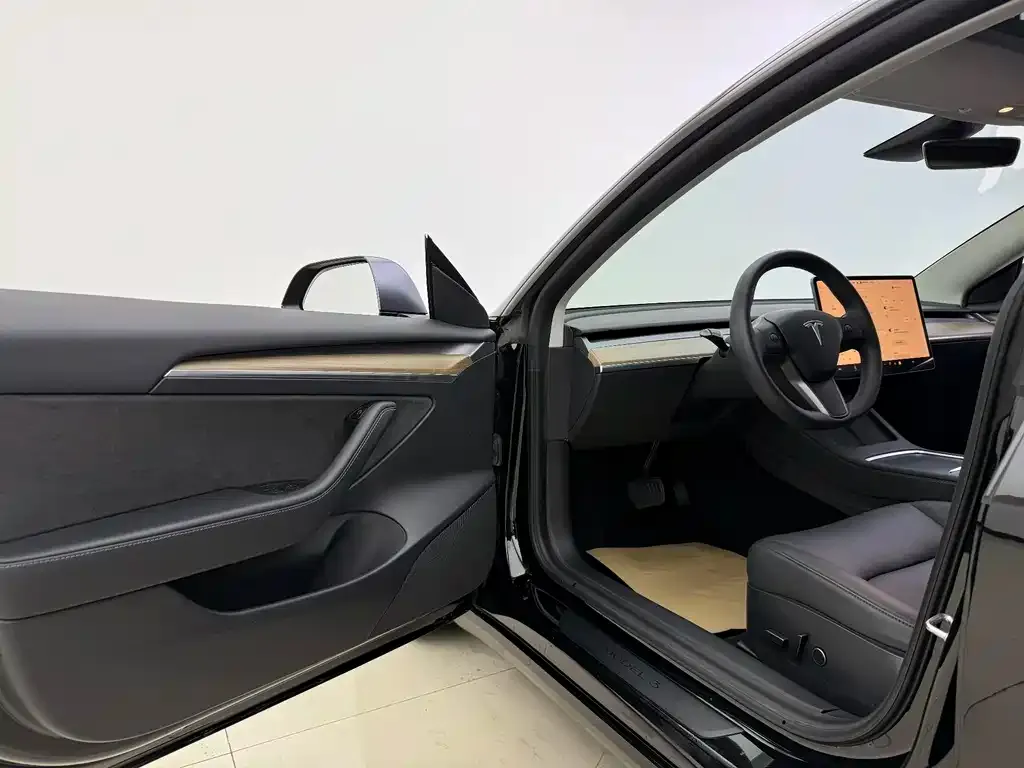 Tesla Model 3 — фото 7