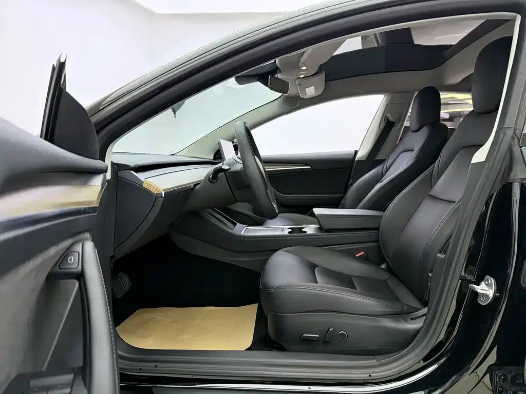 Tesla Model 3 — фото 10