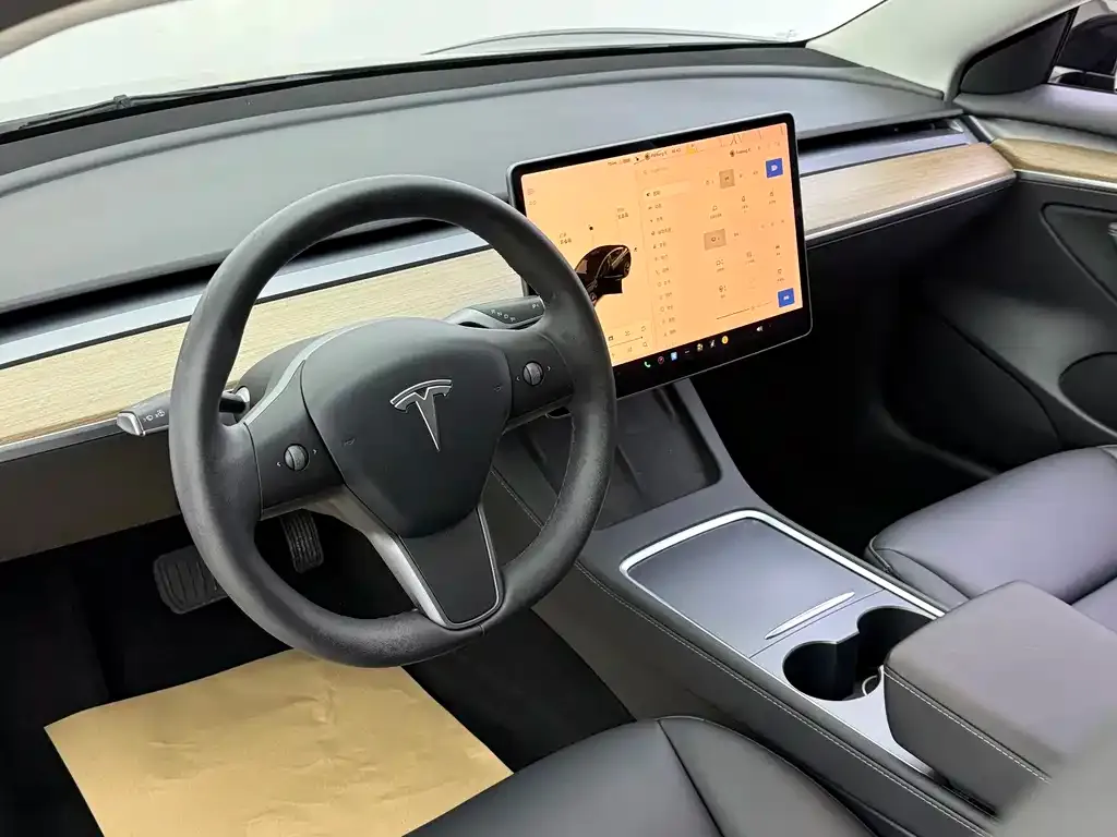 Tesla Model 3 — фото 6