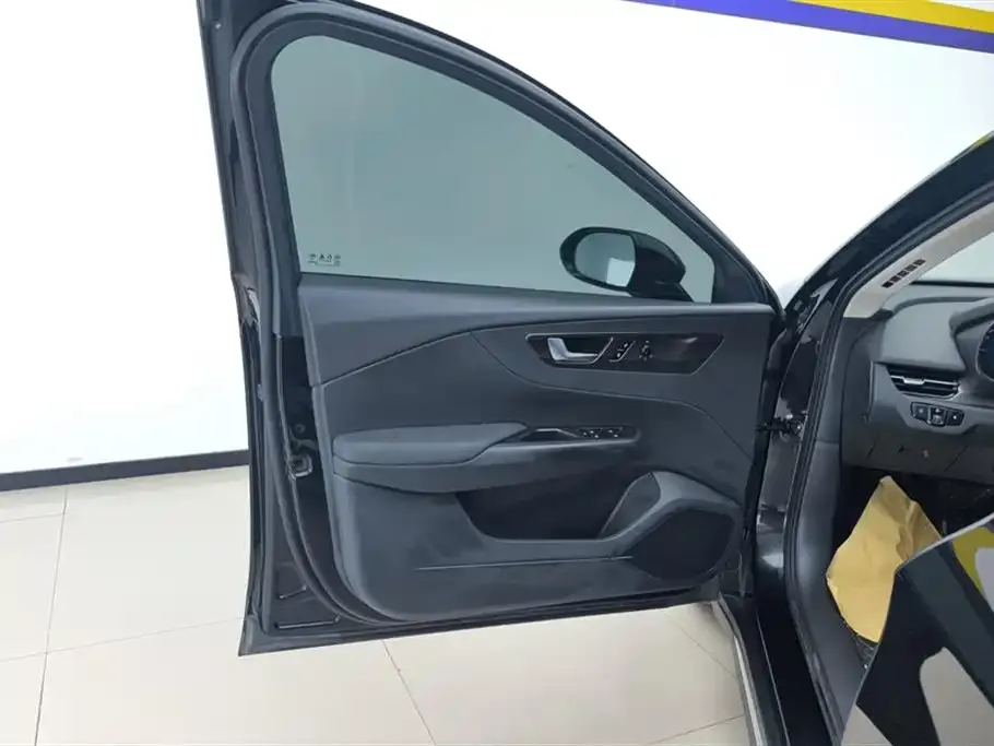 Hongqi E-QM5 — фото 10
