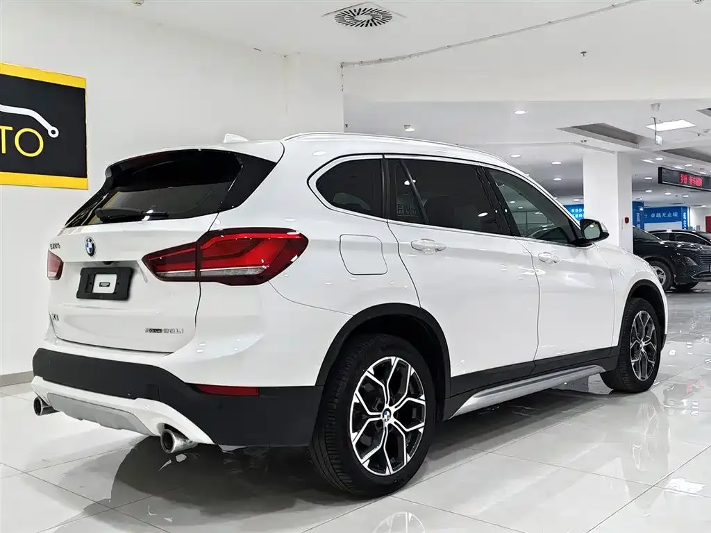 BMW X1 — фото 8