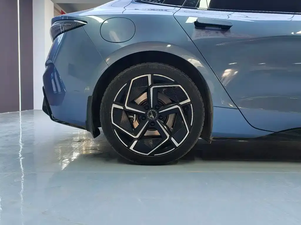 BYD Seal — фото 2