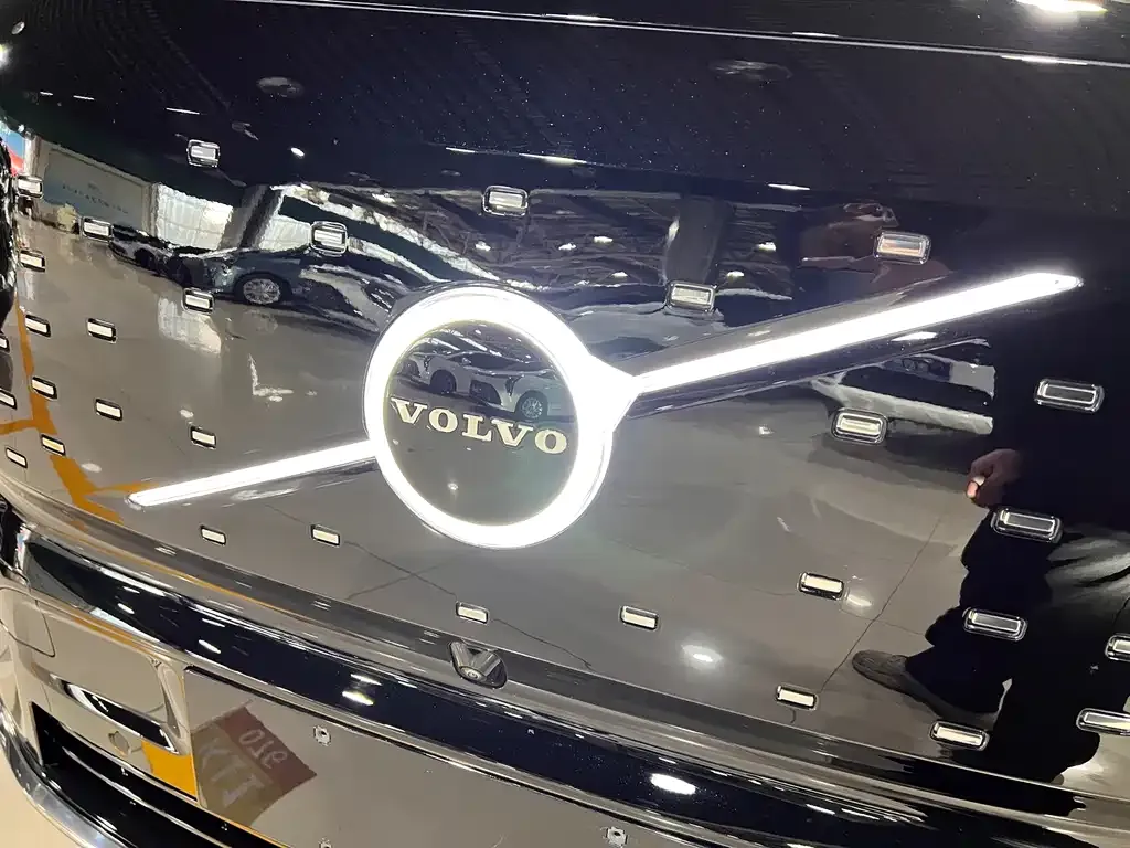 Volvo EM90 — фото 4