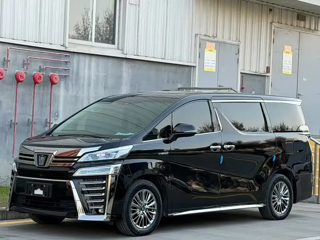 Toyota Vellfire — фото 1