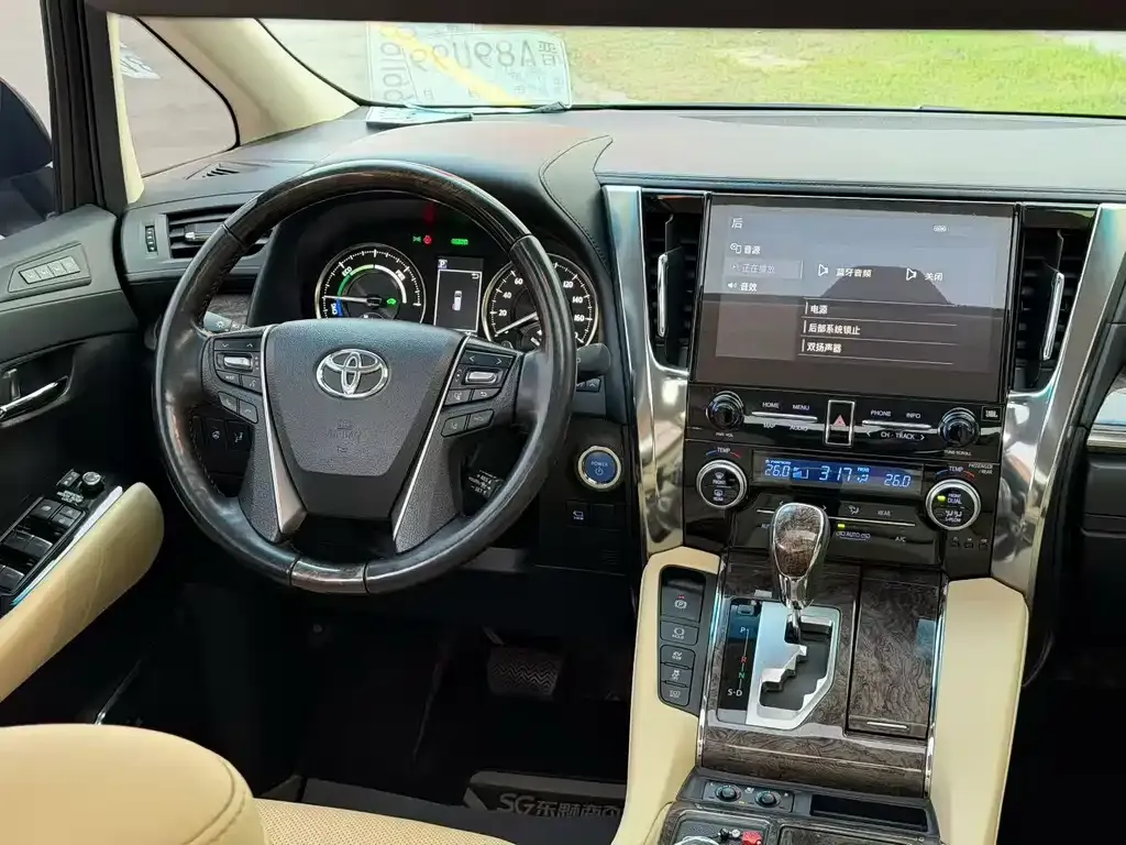Toyota Vellfire — фото 3