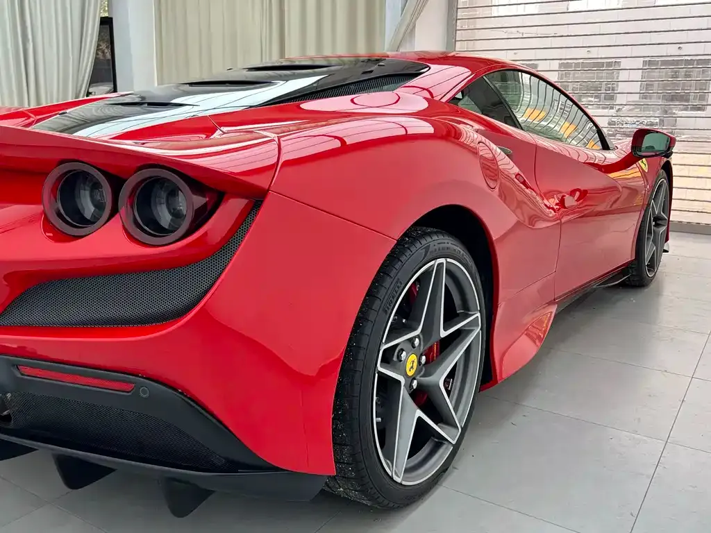 Ferrari F8 — фото 9
