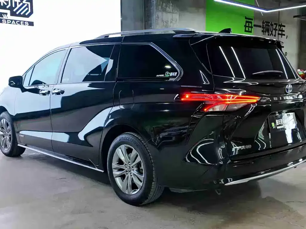 Toyota Sienna — фото 4