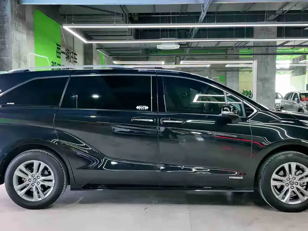 Toyota Sienna — фото 8