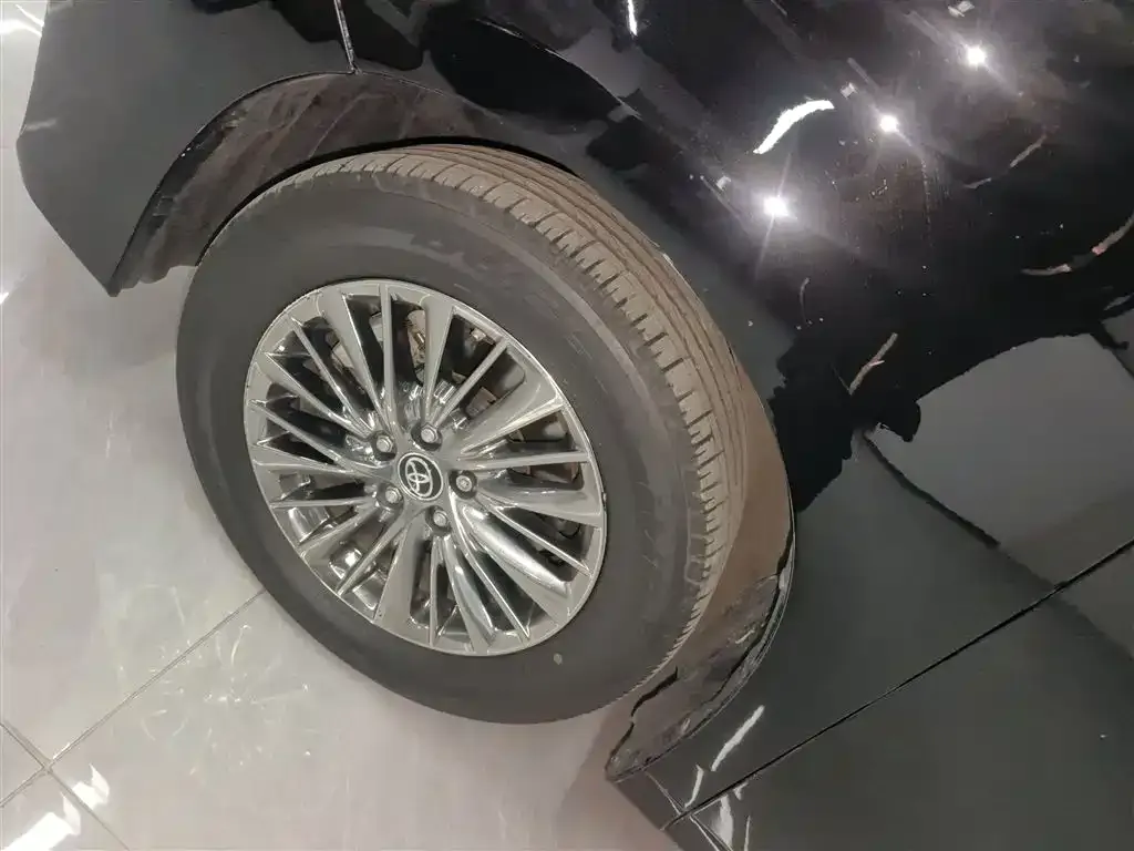 Toyota Alphard — фото 2