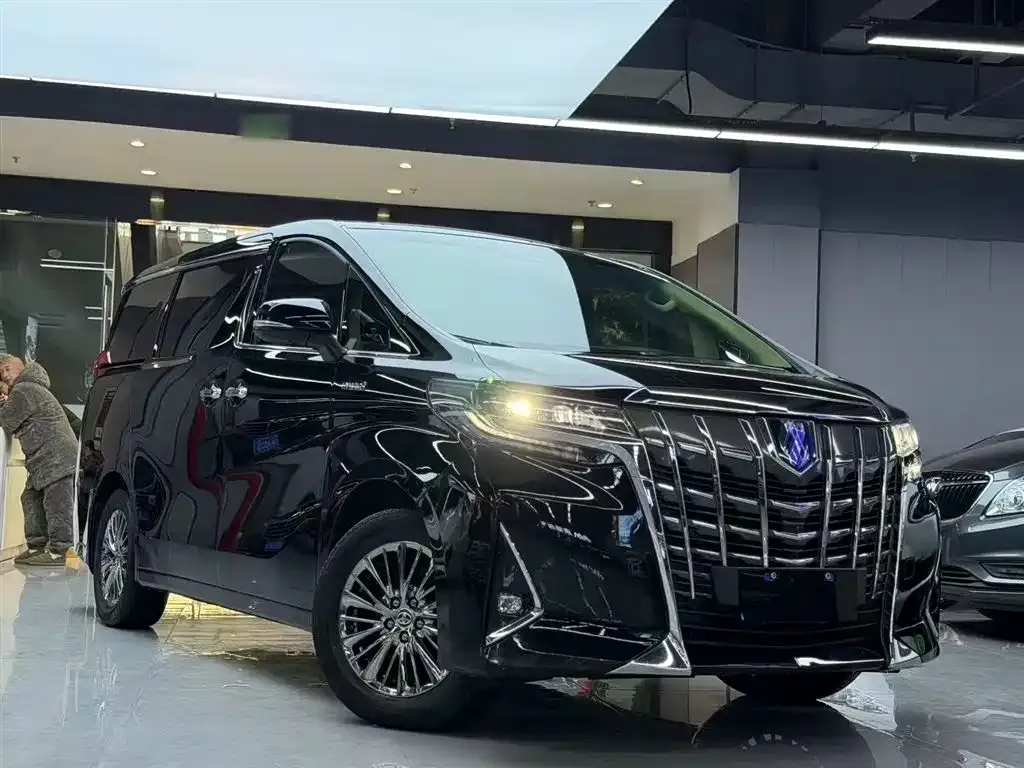 Toyota Alphard — фото 9