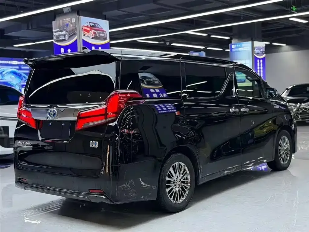 Toyota Alphard — фото 7